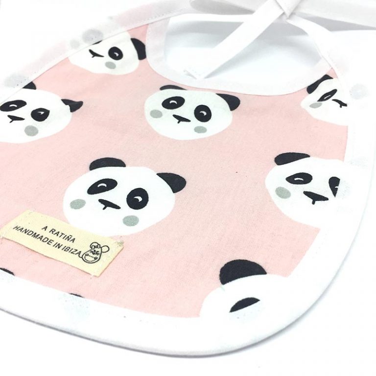 babero plastificado panda rosa detalle
